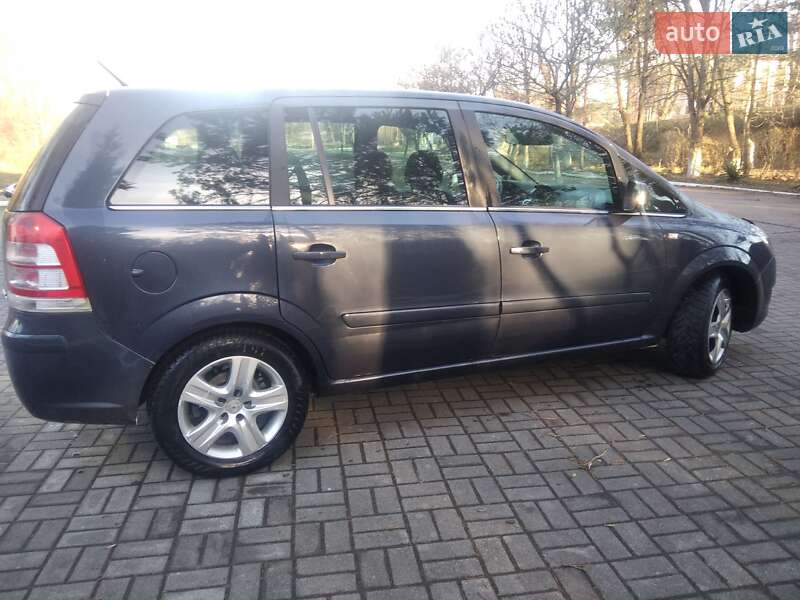 Мінівен Opel Zafira 2011 в Дрогобичі