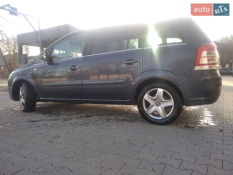 Мінівен Opel Zafira 2011 в Дрогобичі