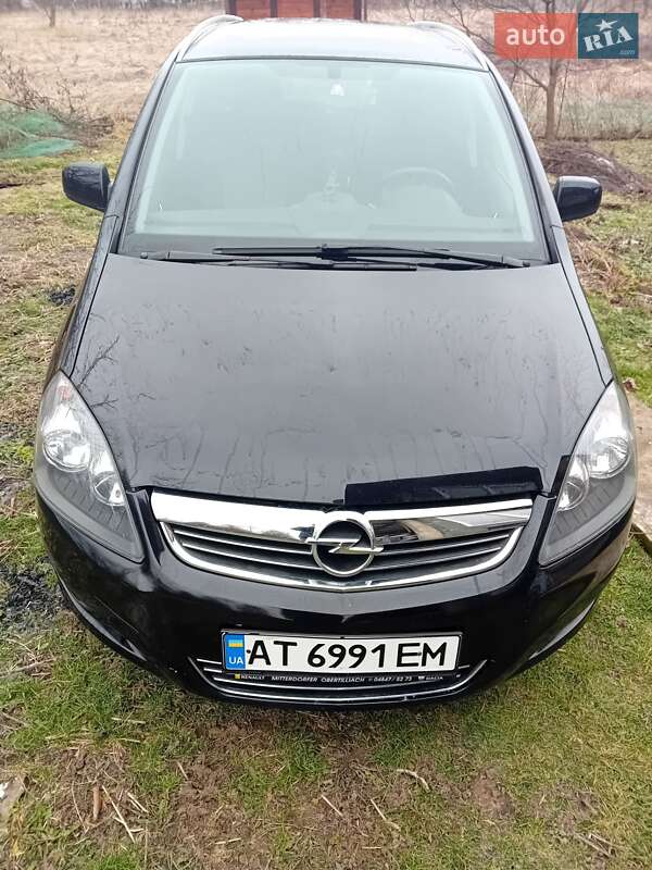 Минивэн Opel Zafira 2011 в 