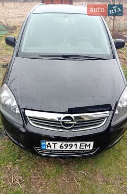 Минивэн Opel Zafira 2011 в 
