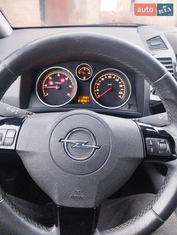 Мінівен Opel Zafira 2011 в Луцьку