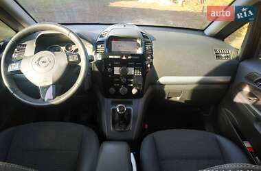 Минивэн Opel Zafira 2010 в 