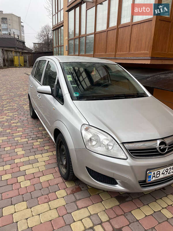 Минивэн Opel Zafira 2009 в 