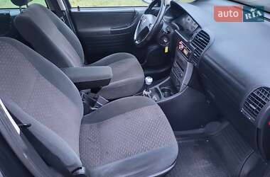 Минивэн Opel Zafira 2004 в Киеве