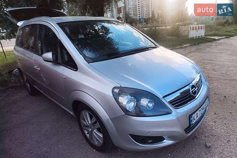 Минивэн Opel Zafira 2009 в 