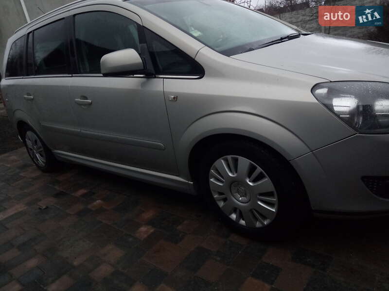 Мінівен Opel Zafira 2010 в Івано-Франківську