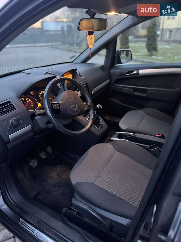 Минивэн Opel Zafira 2010 в Коломые