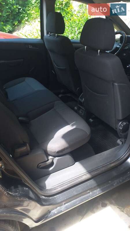 Минивэн Opel Zafira 2006 в Яремче