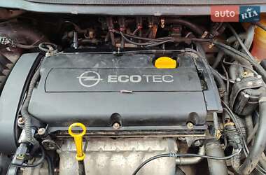 Минивэн Opel Zafira 2010 в 