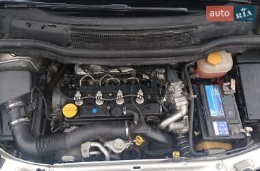 Минивэн Opel Zafira 2010 в 