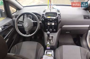 Минивэн Opel Zafira 2010 в 