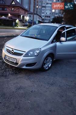 Минивэн Opel Zafira 2010 в 