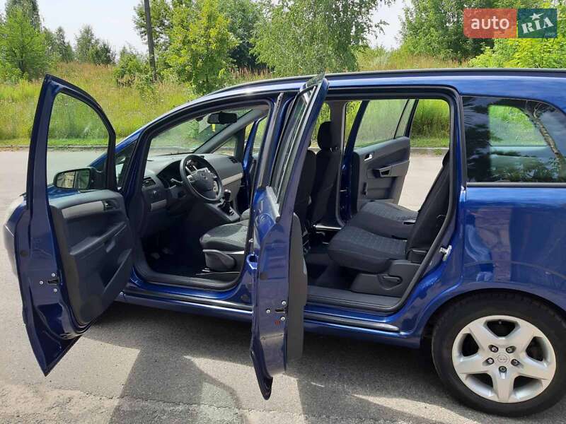 Минивэн Opel Zafira 2008 в Киеве