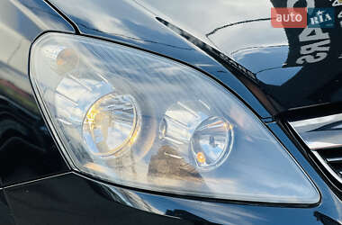 Минивэн Opel Zafira 2010 в 