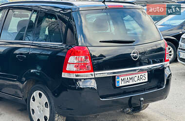 Минивэн Opel Zafira 2010 в 