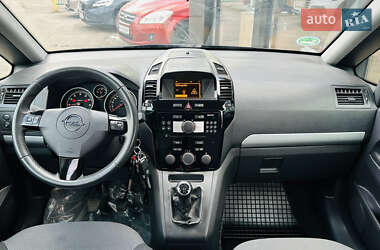 Минивэн Opel Zafira 2010 в 