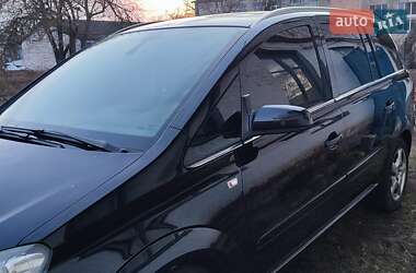 Минивэн Opel Zafira 2009 в Хороле