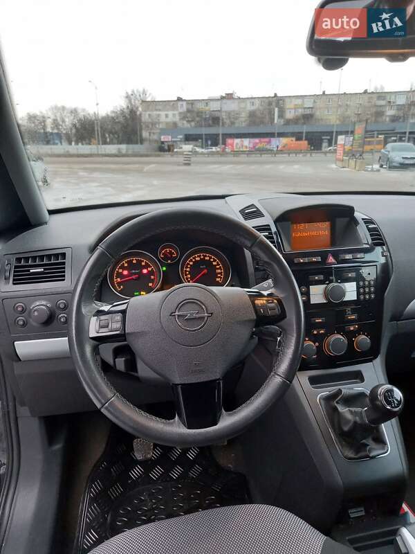 Минивэн Opel Zafira 2010 в Полтаве
