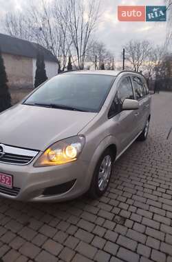 Минивэн Opel Zafira 2009 в Луцке