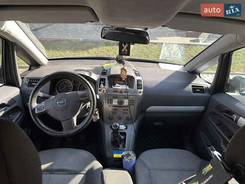 Минивэн Opel Zafira 2006 в Одессе