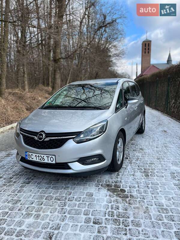 Минивэн Opel Zafira 2018 в 