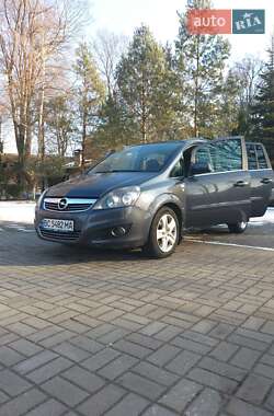 Минивэн Opel Zafira 2010 в 