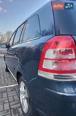Минивэн Opel Zafira 2010 в 