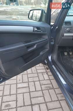 Минивэн Opel Zafira 2010 в 