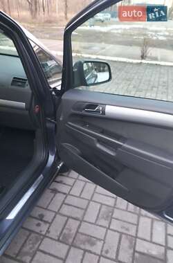 Минивэн Opel Zafira 2010 в 