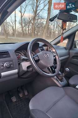 Минивэн Opel Zafira 2010 в 