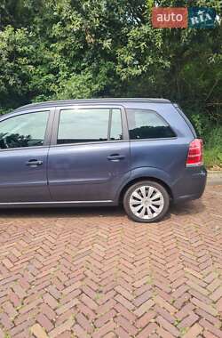 Минивэн Opel Zafira 2006 в 