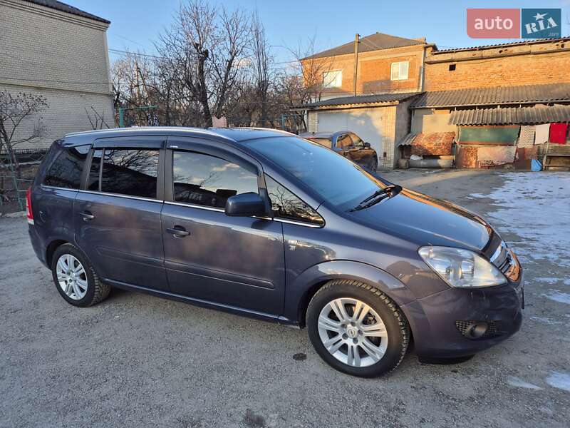 Минивэн Opel Zafira 2010 в Дунаевцах