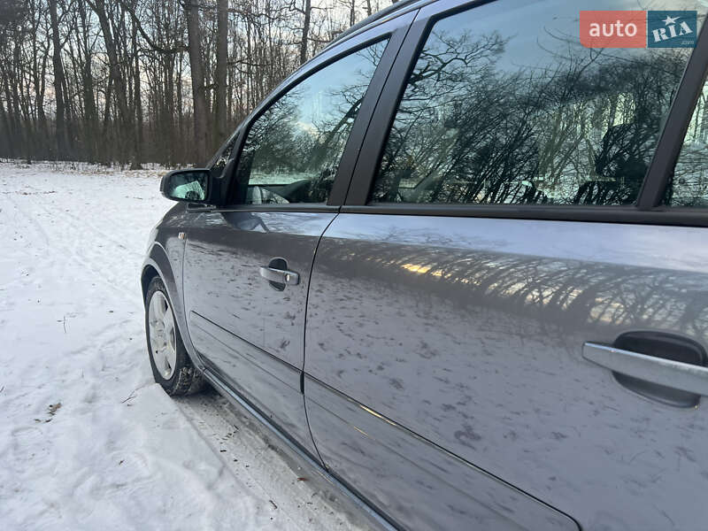 Минивэн Opel Zafira 2006 в Ровно