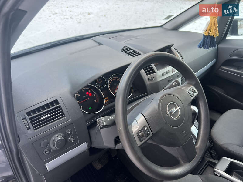 Минивэн Opel Zafira 2006 в Ровно