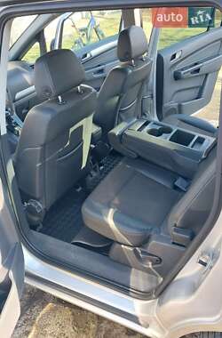 Минивэн Opel Zafira 2010 в 