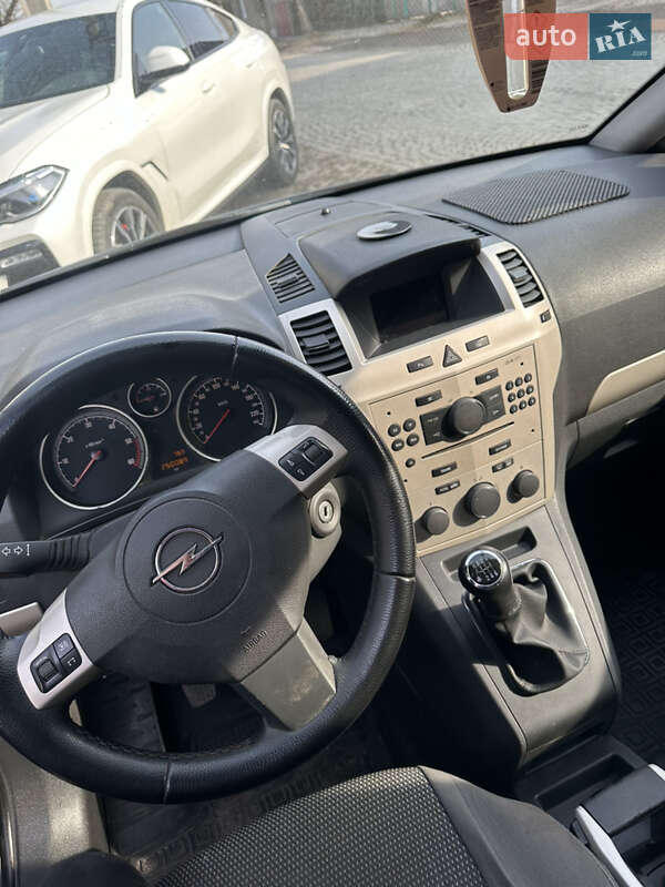 Минивэн Opel Zafira 2008 в Тячеве