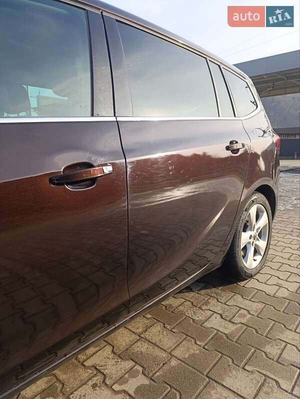 Микровэн Opel Zafira 2012 в Сколе