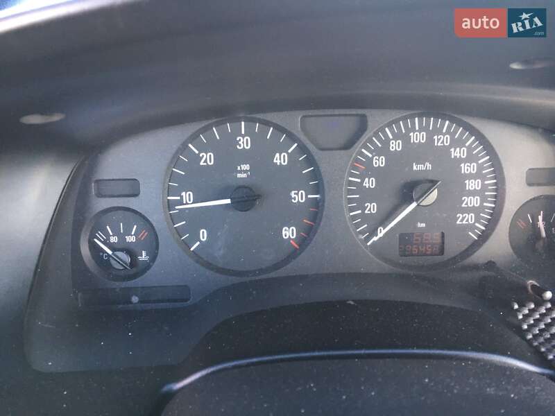 Минивэн Opel Zafira 2003 в Буске