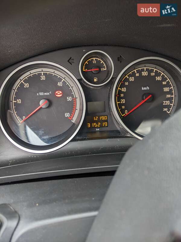 Минивэн Opel Zafira 2005 в Виноградове