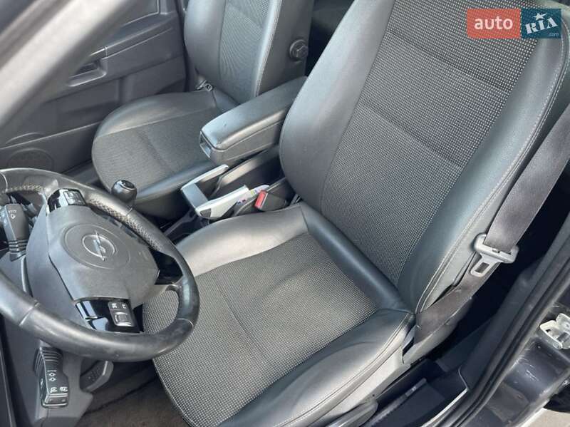 Мінівен Opel Zafira 2009 в Луцьку