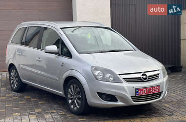 Минивэн Opel Zafira 2010 в 