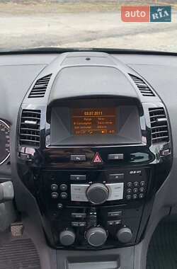 Минивэн Opel Zafira 2011 в 