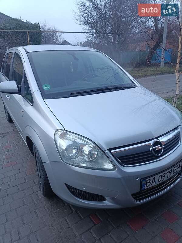 Минивэн Opel Zafira 2011 в Кропивницком