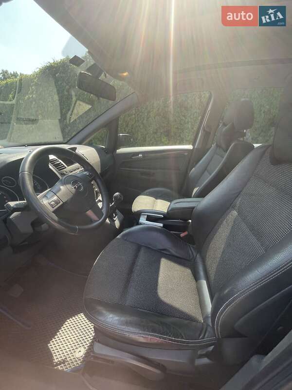 Минивэн Opel Zafira 2005 в Днепре