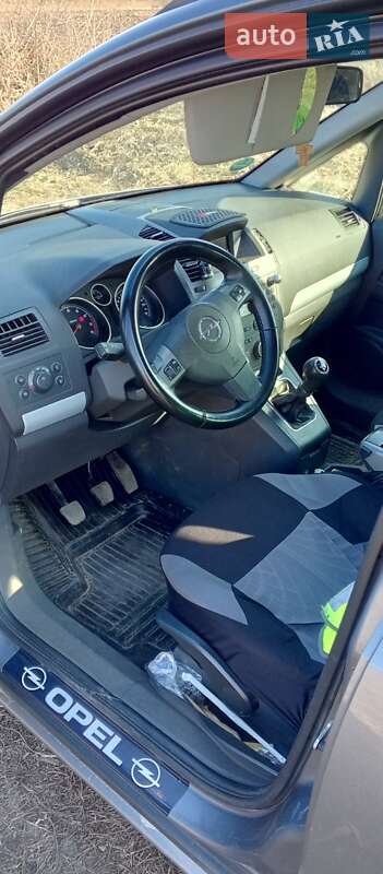 Минивэн Opel Zafira 2005 в Носовке