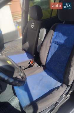 Минивэн Opel Zafira 2000 в 