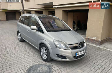 Минивэн Opel Zafira 2010 в 