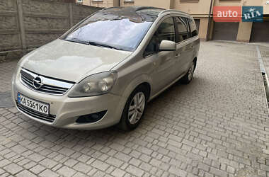 Минивэн Opel Zafira 2010 в 