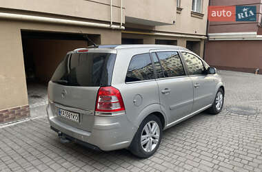Минивэн Opel Zafira 2010 в 