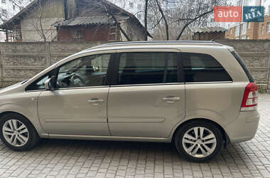 Минивэн Opel Zafira 2010 в 